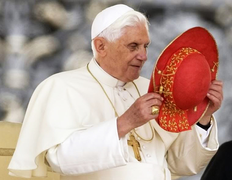 Paus Benedictus met de saturno