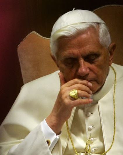 Paus Benedictus XVI met de Vissersring
