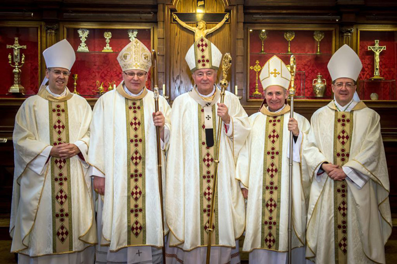 De aartsbisschop en hulpbisschoppen van Westminster