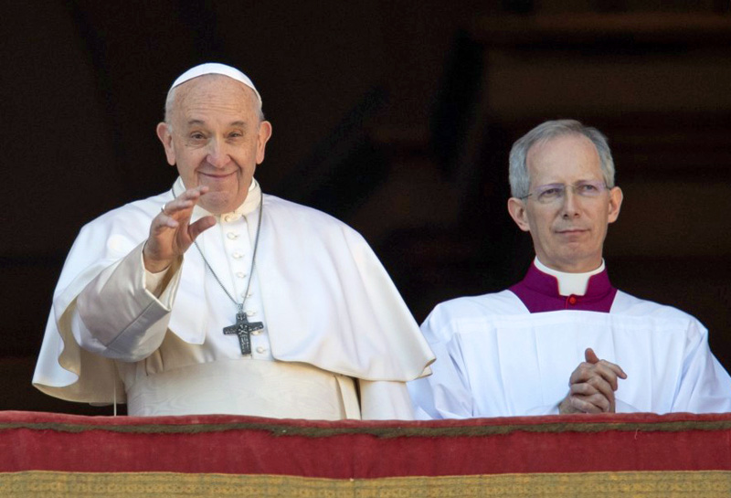 Paus Franciscus en zijn ceremoniemeester Guido Marini